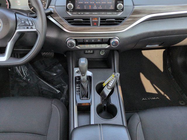 Used 2025 Nissan Altima 2.5 SV FWD image 17