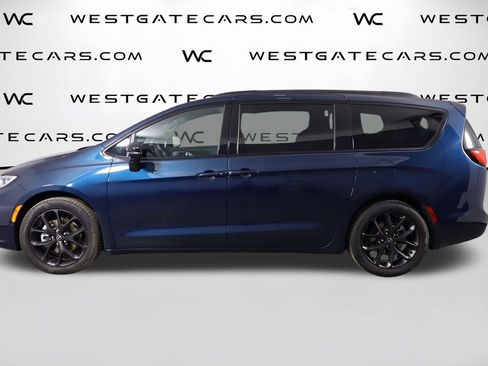 Used 2025 Chrysler Pacifica Limited FWD image 5