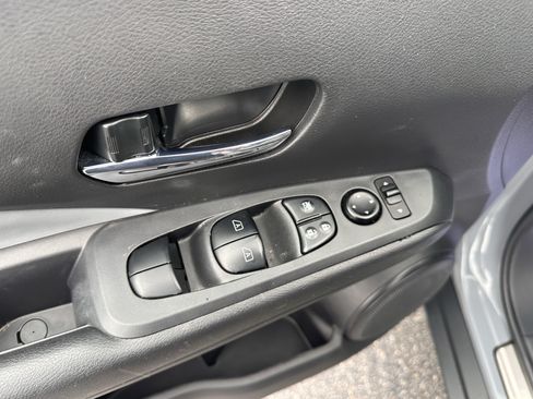 Used 2022 Nissan Kicks SR w/ Premium Package FWD image 18
