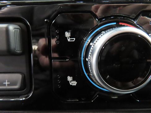 Used 2025 GMC Sierra 1500 SLE image 55