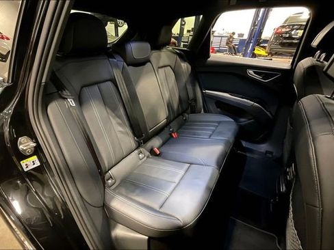 Used 2025 Audi Q4 e-tron Premium Plus w/ Premium Plus image 27
