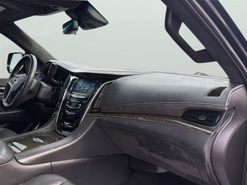 Used 2017 Cadillac Escalade Platinum AWD/4WD image 19