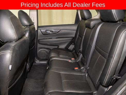 Used 2017 Nissan Rogue SV FWD image 6