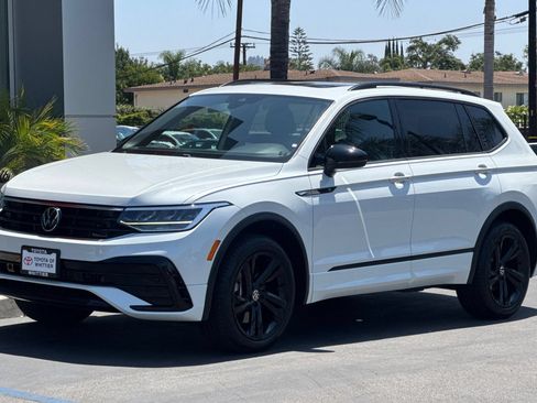Used 2023 Volkswagen Tiguan SE R-Line FWD image 9