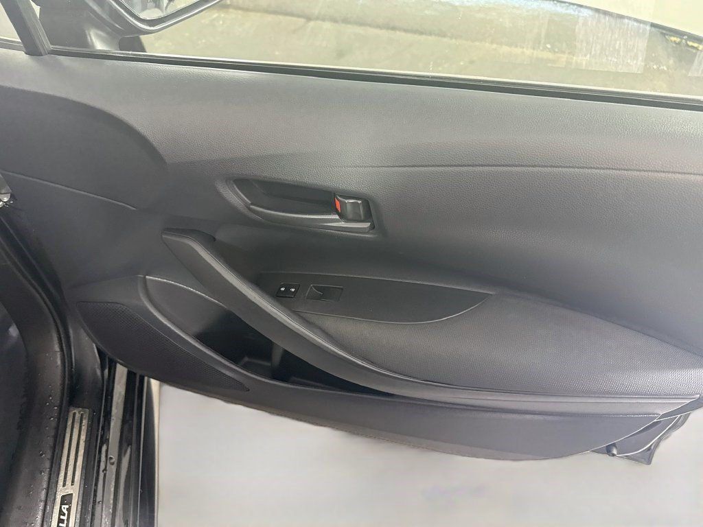 Used 2022 Toyota Corolla LE FWD image 30