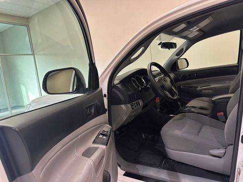 Used 2012 Toyota Tacoma 2WD Access Cab w/ Convenience Pkg image 19
