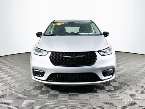 Certified 2024 Chrysler Pacifica Touring-L image 4