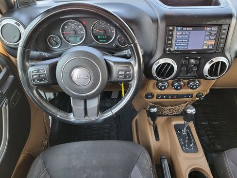 Used 2014 Jeep Wrangler Unlimited Sahara w/ Dual Top Group AWD/4WD image 31