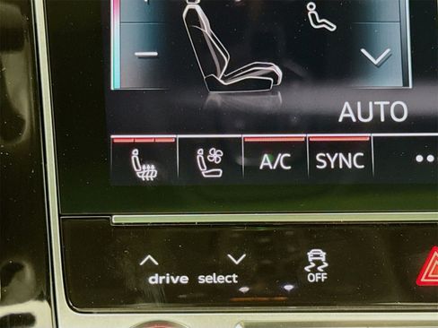 New 2025 Audi RS Q8 performance image 21