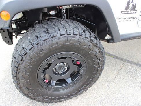 Used 2018 Jeep Wrangler Unlimited Sport S AWD/4WD image 3