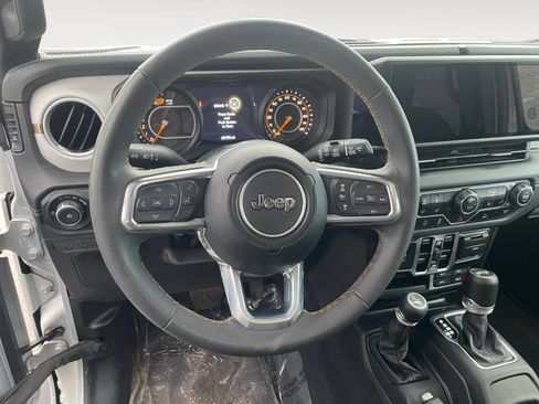 Used 2024 Jeep Wrangler Unlimited Sahara AWD/4WD image 12