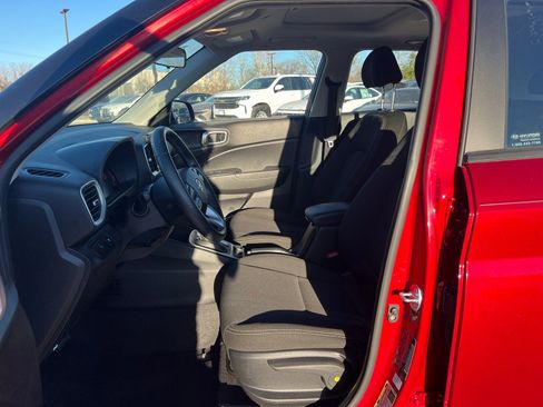 Certified 2025 Hyundai Venue SEL image 23