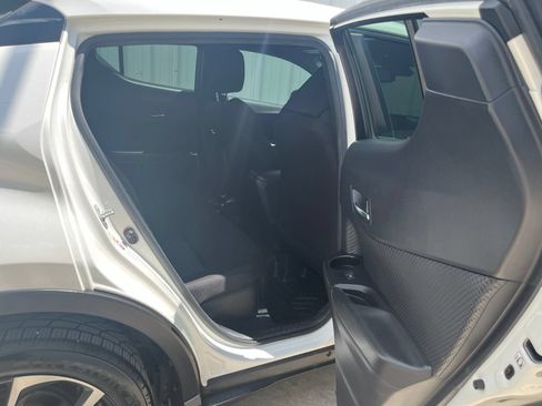 Used 2018 Toyota C-HR XLE FWD image 14