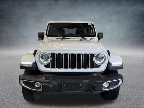 Used 2025 Jeep Wrangler Sahara image 14