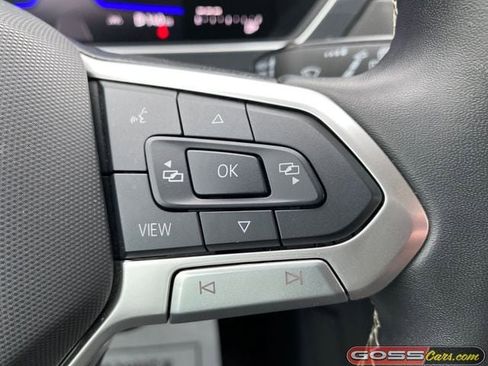 Used 2024 Volkswagen Tiguan SE image 17