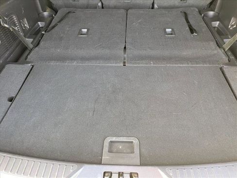 Used 2022 Ford Explorer XLT w/ Equipment Group 202A image 6