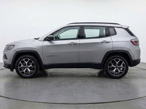 Used 2025 Jeep Compass Limited image 4