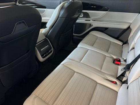 New 2026 Lincoln Nautilus Reserve AWD/4WD image 11