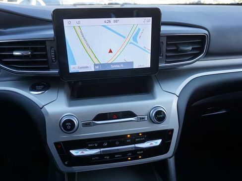 Certified 2022 Ford Explorer XLT w/ Equipment Group 202A image 4