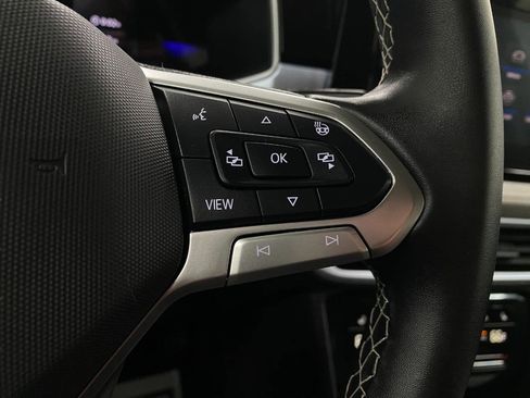 Used 2025 Volkswagen Taos SE image 16