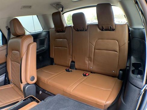 Used 2024 Nissan Pathfinder Platinum image 24