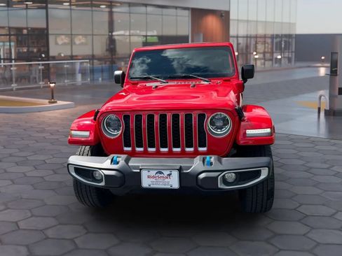 Used 2023 Jeep Wrangler Unlimited Sahara w/ Cold Weather Group AWD/4WD image 7