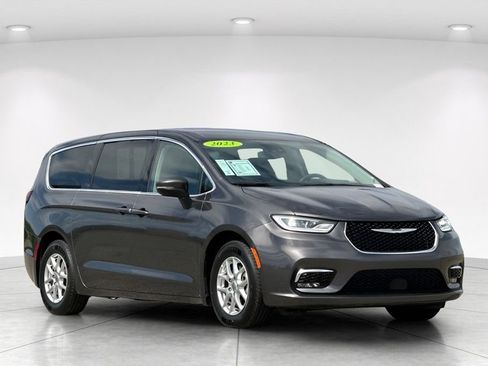 Used 2023 Chrysler Pacifica Touring-L FWD image 8