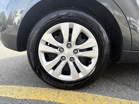 Used 2024 Kia Soul LX image 11