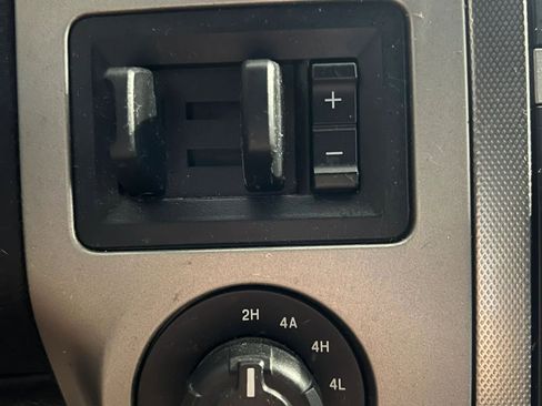 Used 2015 Ford Expedition XLT w/ Equipment Group 202A AWD/4WD image 16