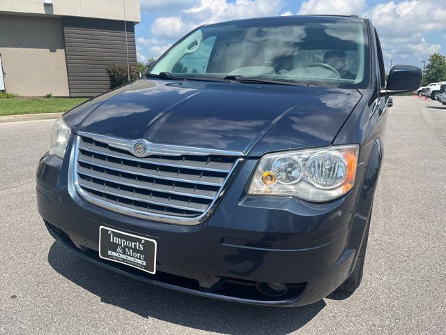 Used 2009 Chrysler Town & Country Touring w/ Family Value Group FWD image 10