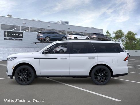 New 2026 Lincoln Navigator Reserve image 3