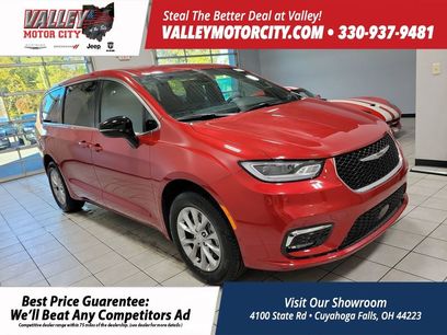 New 2026 Chrysler Pacifica Select