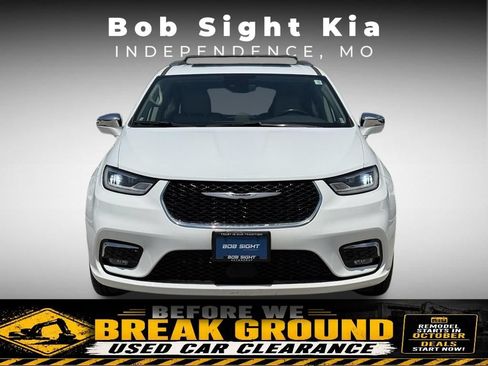 Used 2021 Chrysler Pacifica Limited w/ Premium & Safety Sphere Group AWD/4WD image 13