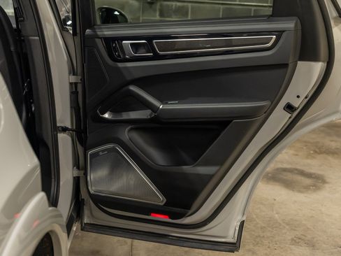 Used 2021 Porsche Cayenne Turbo S image 57