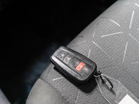 Certified 2021 Toyota RAV4 XLE FWD image 29