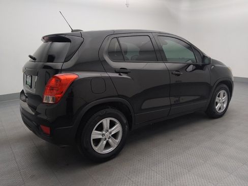 Used 2020 Chevrolet Trax LS w/ Tint and Cruise Package FWD image 10