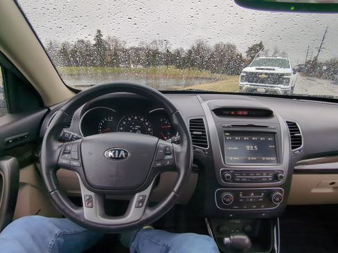 Used 2014 Kia Sorento EX w/ EX V6 Touring Package image 13