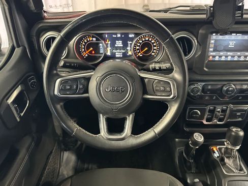 Used 2018 Jeep Wrangler Unlimited Sahara AWD/4WD image 16