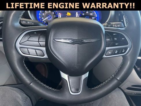 Certified 2024 Chrysler Pacifica Touring-L image 18