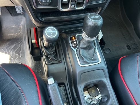 Used 2022 Jeep Wrangler Unlimited Sport image 3