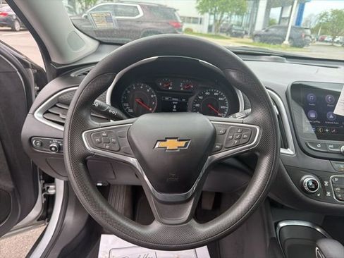 Used 2022 Chevrolet Malibu LT FWD image 16
