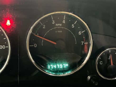 Used 2017 Jeep Wrangler Unlimited Sahara w/ Connectivity Group image 12