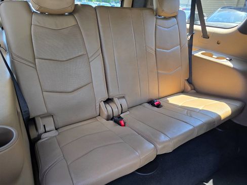 Used 2019 Cadillac Escalade ESV Platinum AWD/4WD image 40