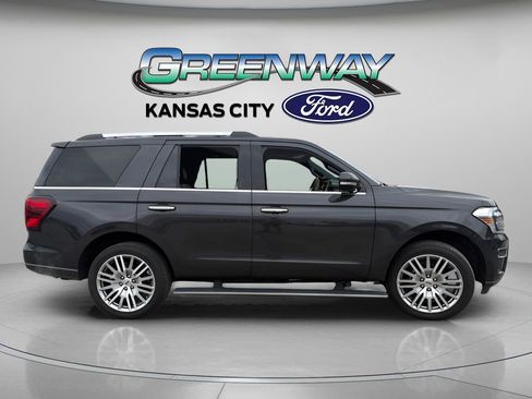 Used 2024 Ford Expedition Limited AWD/4WD image 9