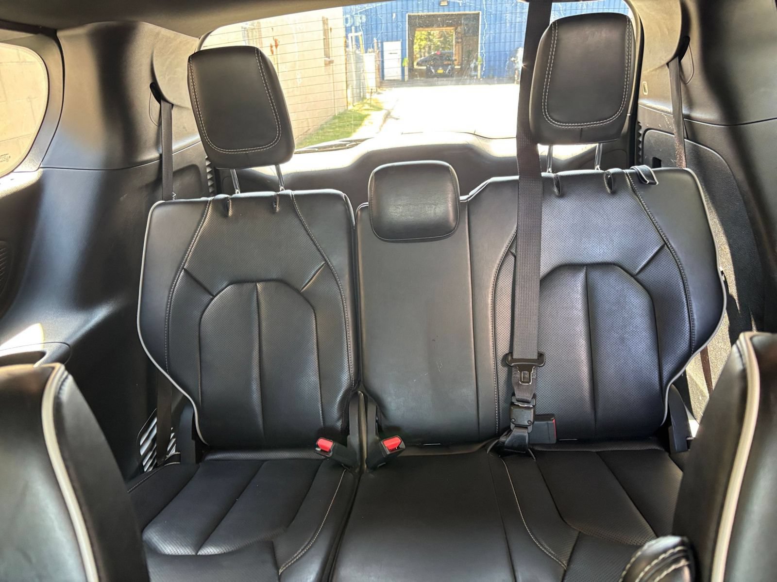 Used 2025 Chrysler Pacifica Limited FWD image 32