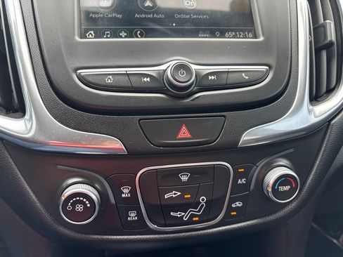 Used 2019 Chevrolet Equinox LT FWD image 18