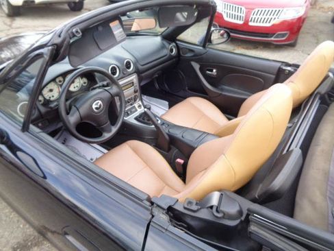 Used 2004 MAZDA MX-5 Miata LS w/ Convenience Pkg image 16