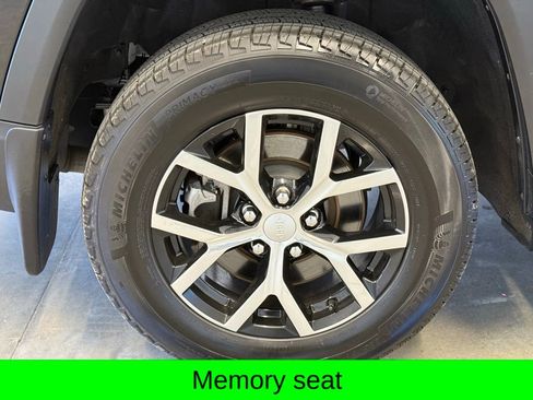 Used 2025 Jeep Grand Cherokee L Limited w/ MOPAR Finishing Package image 5