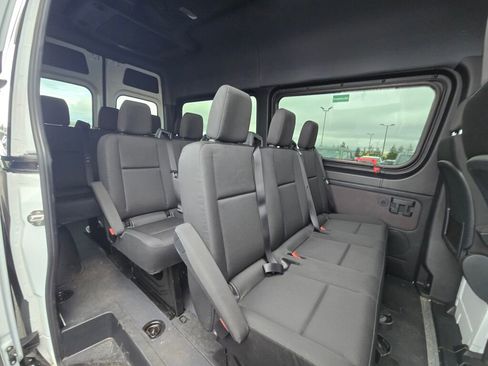 Used 2024 Mercedes-Benz Sprinter 2500 image 9
