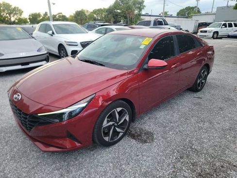 Used 2023 Hyundai Elantra SEL w/ Convenience Package FWD image 2